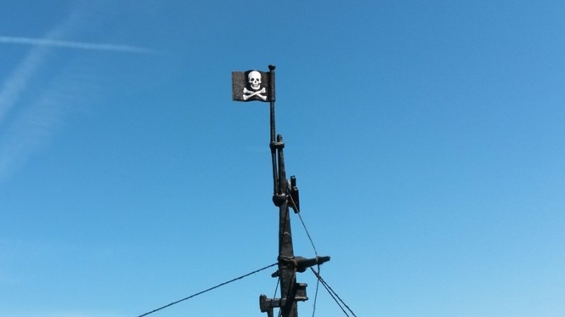 Künstlerische Freiheit: Ebenso erhielt das Modell eine Totenkopfflagge am Hauptmast des Schnellbootes.
