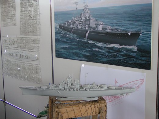 Ein zusammengebauter Testshot der neuen Bismarck bei Revell.