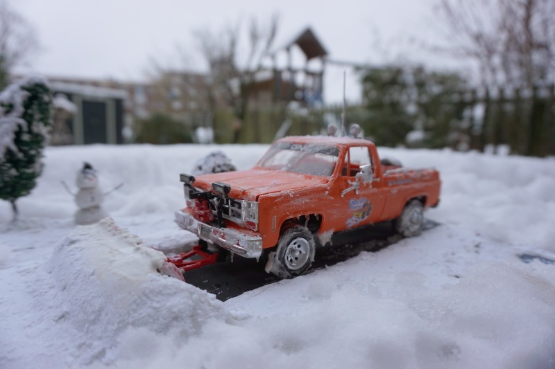 GMC Pickup mit Schneepflug