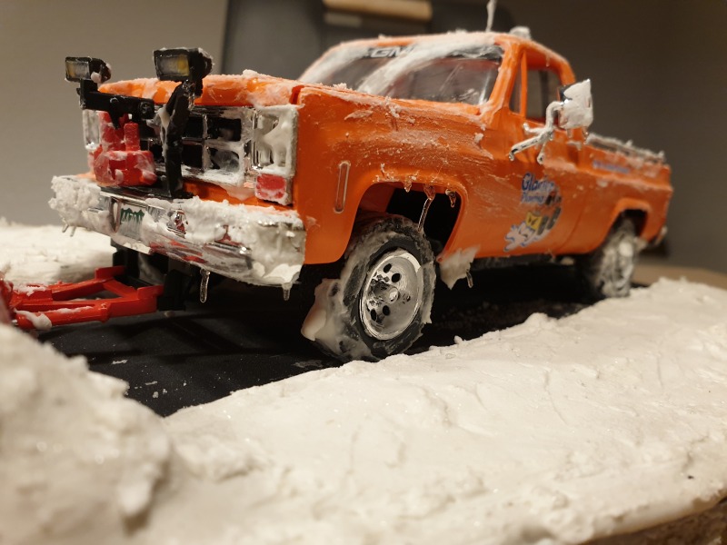 GMC Pickup mit Schneepflug