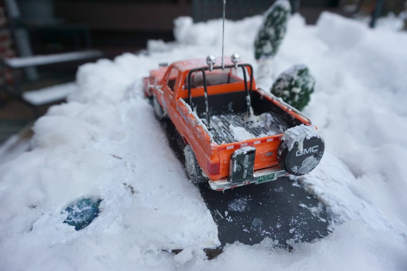 GMC Pickup mit Schneepflug