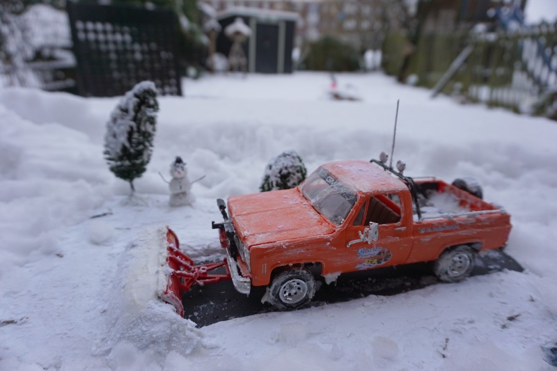 GMC Pickup mit Schneepflug