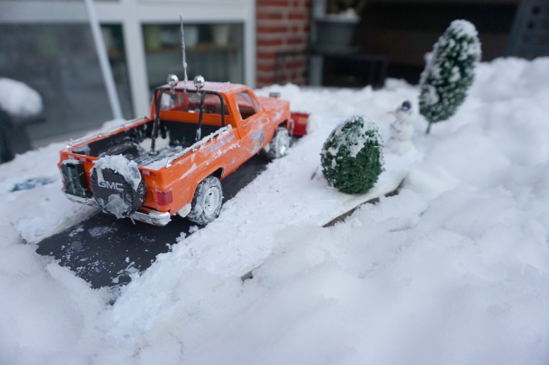 GMC Pickup mit Schneepflug