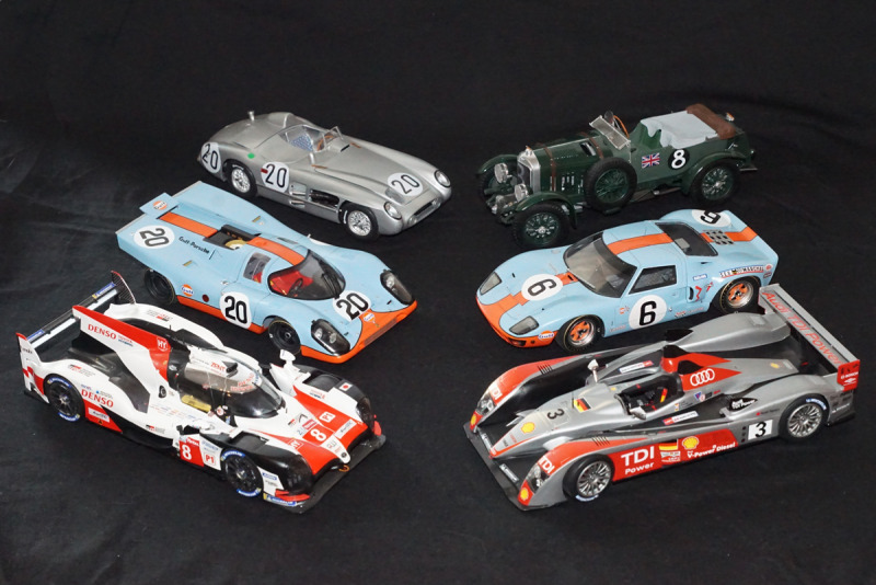 Die sechs Rennwagen, die im Hort und in eigener Produktion entstanden sind, repräsentieren rund 90 Jahre Fahrzeuggeschichte von Le Mans