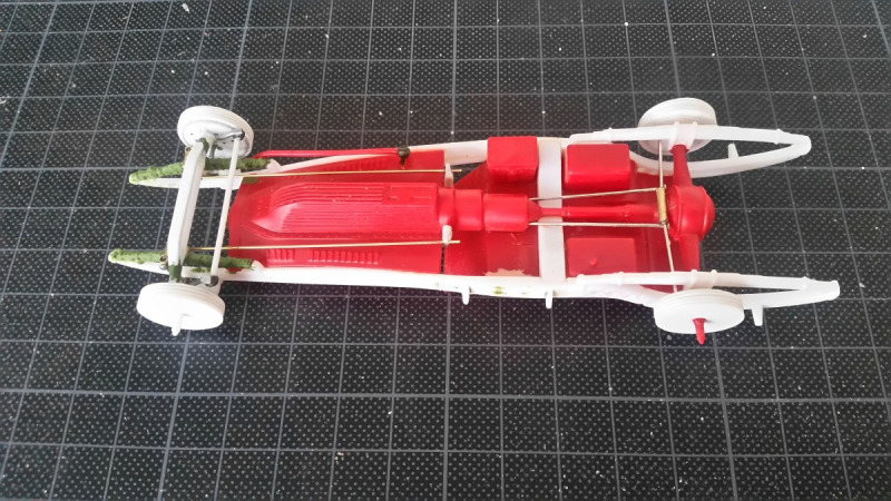 Das Brems- und Lenkgestänge entstand teils neu, teils wurde es ergänzt