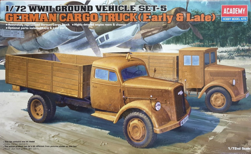 Das Bausatzcover des 1:72 Academy-Bausatzes, das einem die Chance gibt, eine frühe oder eine späte Version des Lasters zu bauen