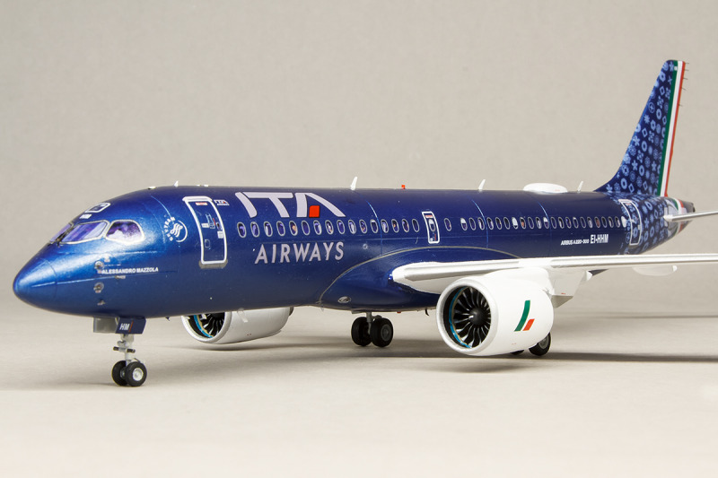 Airbus A220-300