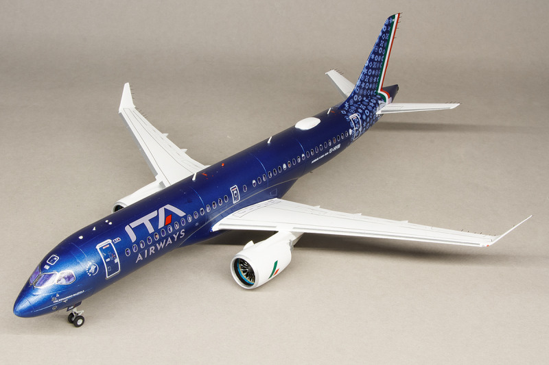 Airbus A220-300