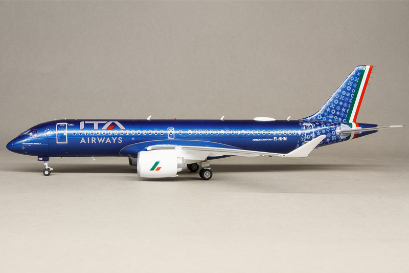 Airbus A220-300