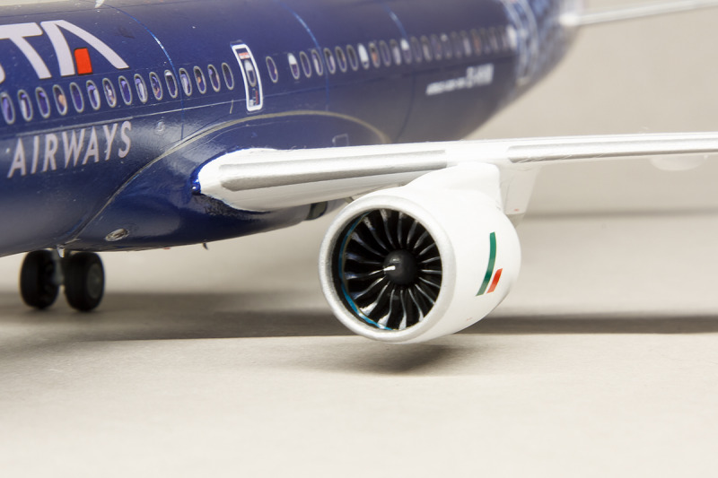 Airbus A220-300