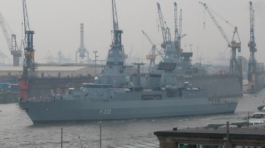 Fregatte Hamburg F220 besucht die Hansestadt