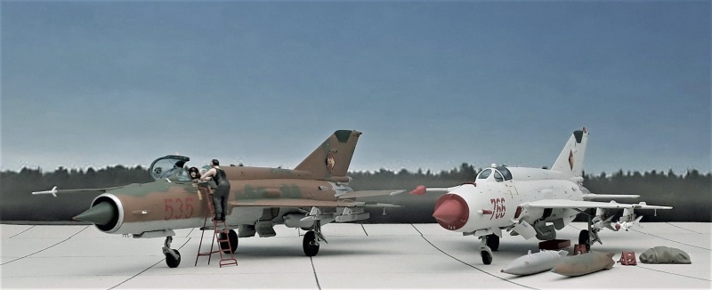 1975, die beiden Schwestermaschinen des JG-9 „Heinrich Rau“