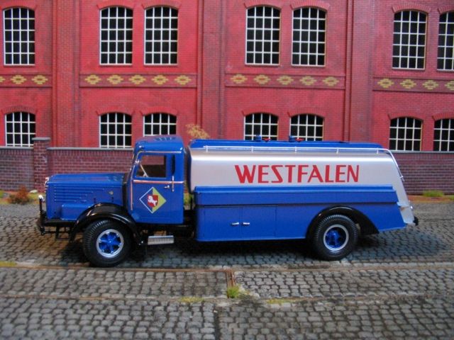 Büssing 8000 Tankwagen "Westfalen"
