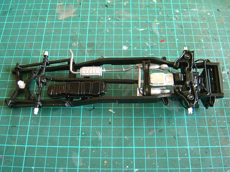 Spätere Klebepunkte sind bei der Bemalung ausgespart