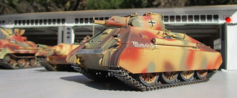 Kleiner schwerer Panzer mit Gußturm
