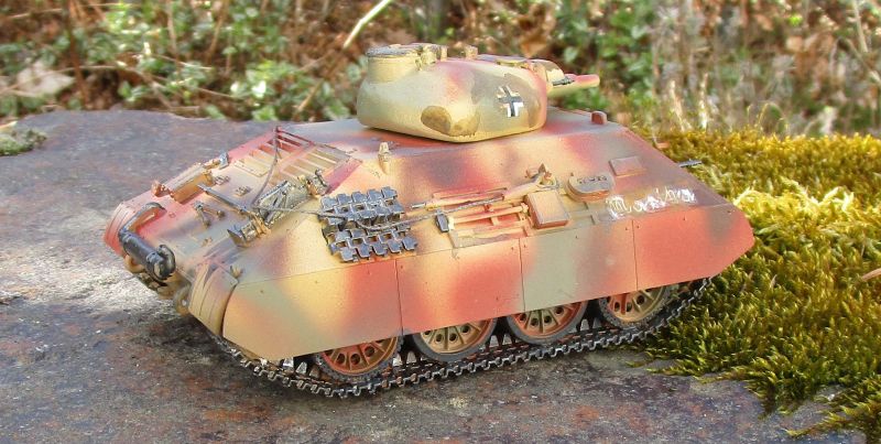Kleiner schwerer Panzer mit Gußturm