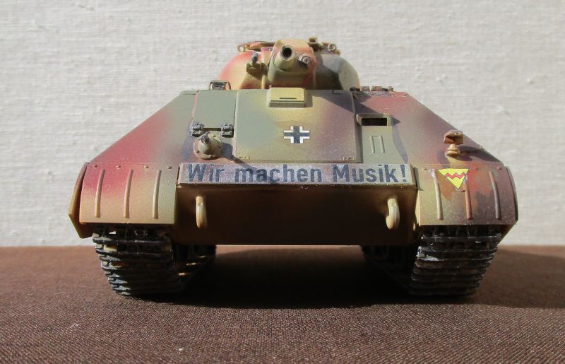 Kleiner schwerer Panzer mit Gußturm