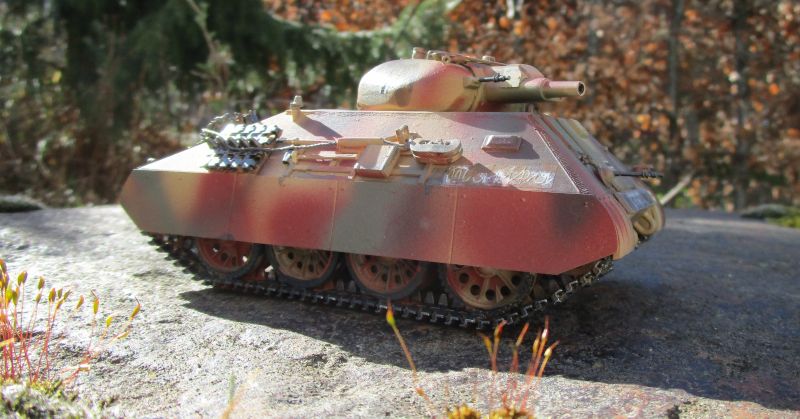 Kleiner schwerer Panzer mit Gußturm