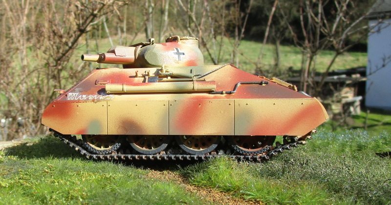 Kleiner schwerer Panzer mit Gußturm