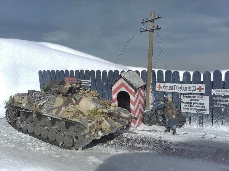 Jagdpanzer IV passiert den letzten deutschen Kontrollposten