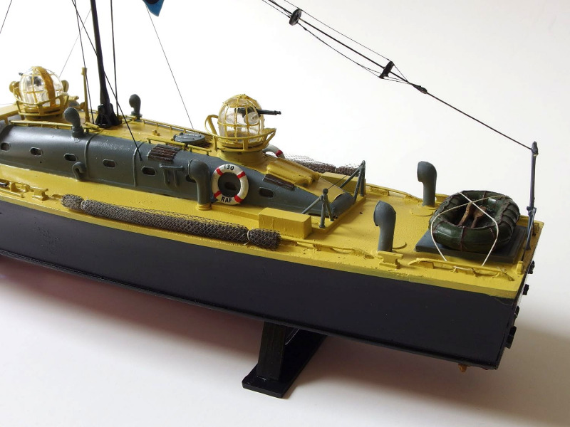 die Armstrong-Whitworth Kanzeln erinnern an Abwehrstände von Bombern