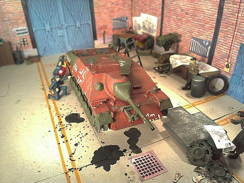 Jagdpanzer IV auf der Hebebühne
