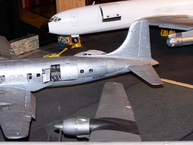 Douglas DC-6 / C-118A