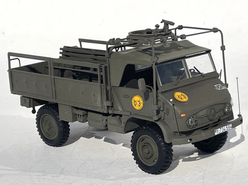 Unimog S404 mit MG-Drehringlafette und Pritsche