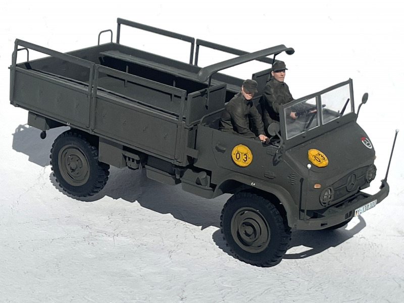 Unimog S404 mit Pritsche offen
