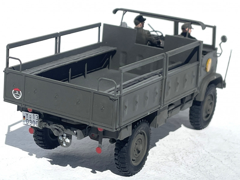 Unimog S404 mit Pritsche offen