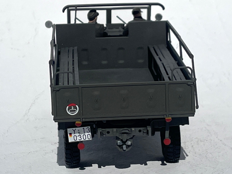 Unimog S404 mit Pritsche offen