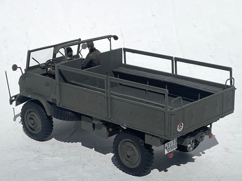 Unimog S404 mit Pritsche offen