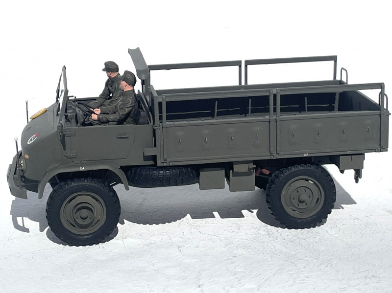 Unimog S404 mit Pritsche offen
