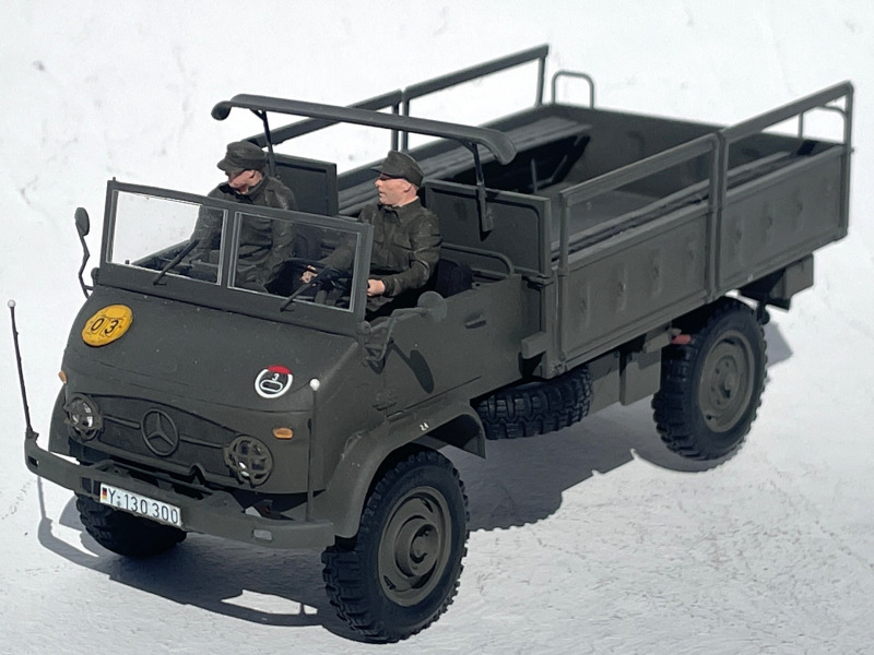 Unimog S404 mit Pritsche offen