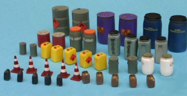 Pro Art Models - Modern Oil/chemical Drums and Canisters Set