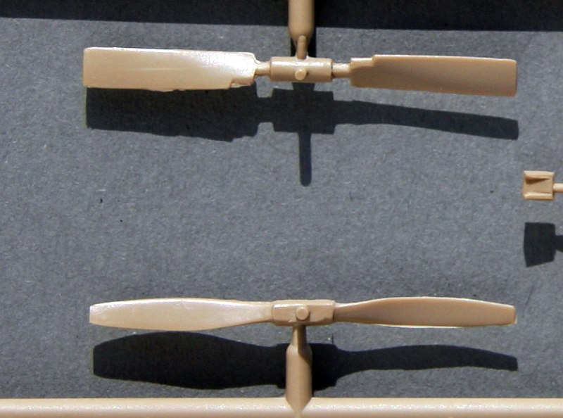 Propeller Oben: WISch-111-W20, unten: WISch-11-D-15
