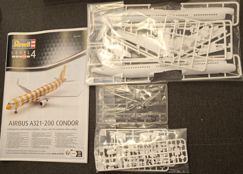 Revell - Airbus A321-200 Condor