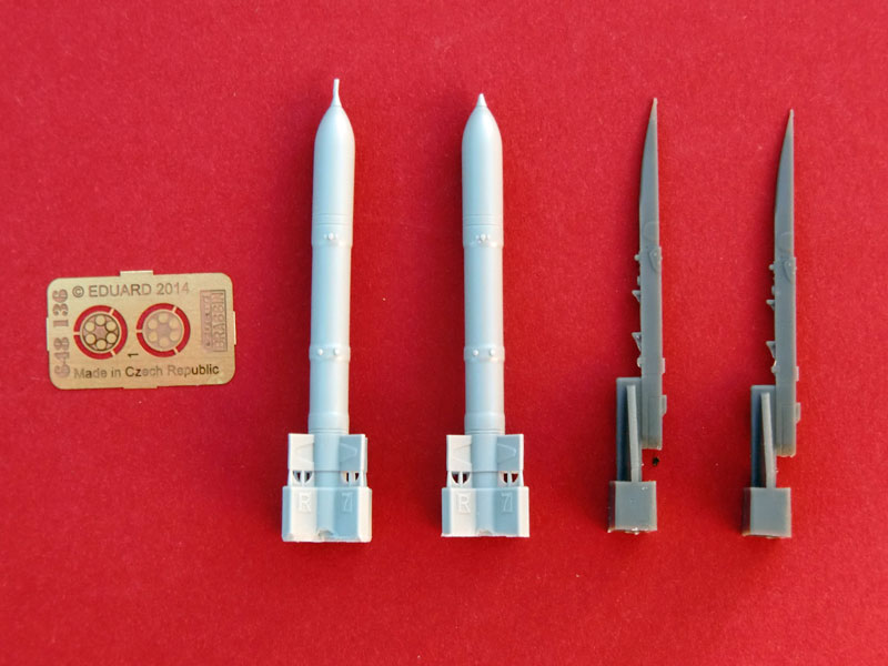 Ätzteilplatine, Raketen und APU-7 Startschienen
