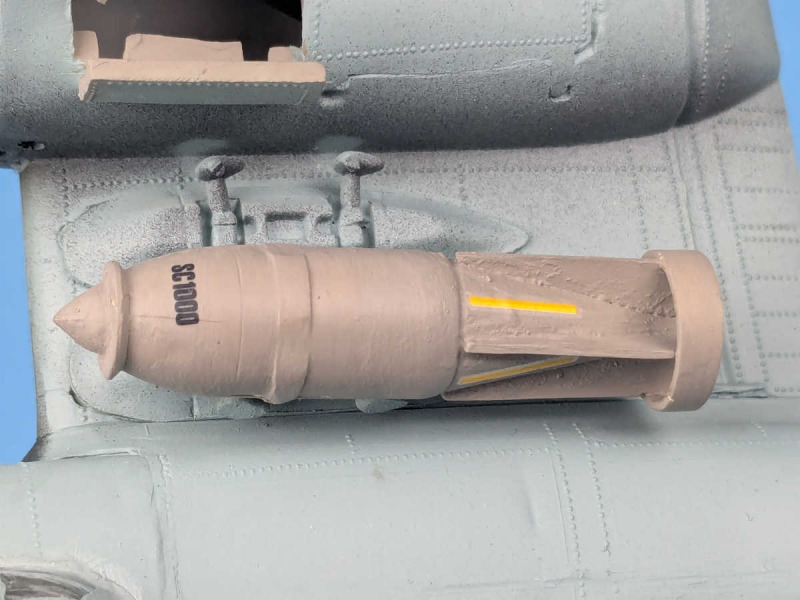Zum Vergleich: SC 1000 aus dem Waffenset von Italeri (Resin)