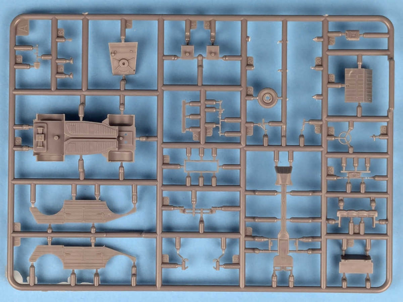 CAESAR MINIATURES - WWII German Command Staff with Kübelwagen