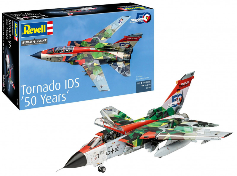 Die Verpackung und das gebaute Modell (Collage: Revell)