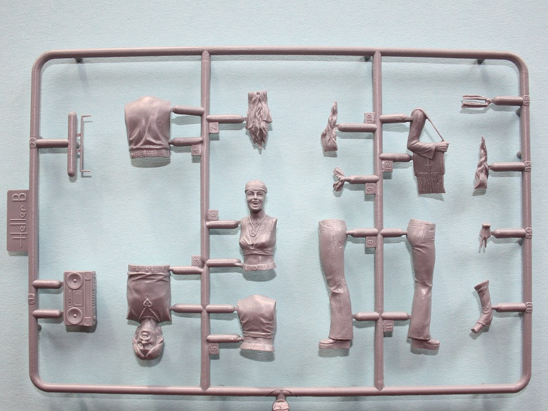 Die Haare der Frau bestehen aus mehreren Teilen, das erleichtert die Bemalung