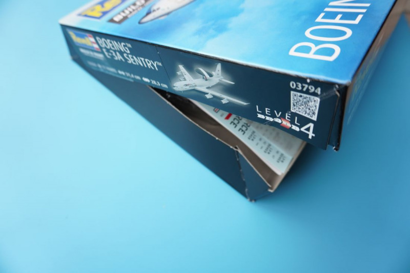 Nach dem Lüften des Deckels der praktischen Klappbox...