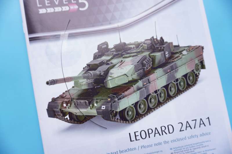 Bauanleitung und Metalldraht.