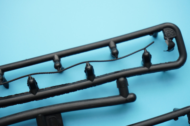 Spritzling D: die Schleppseile aus Vinyl sind nicht zur Montage vorgesehen.