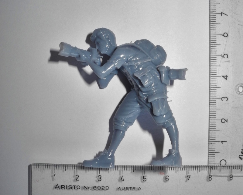 je nachdem, wie gut sich der strecken kann, wäre er 1,70 bis 1,80 groß - passt!