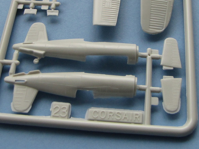 Revell - F4U-1 Corsair
