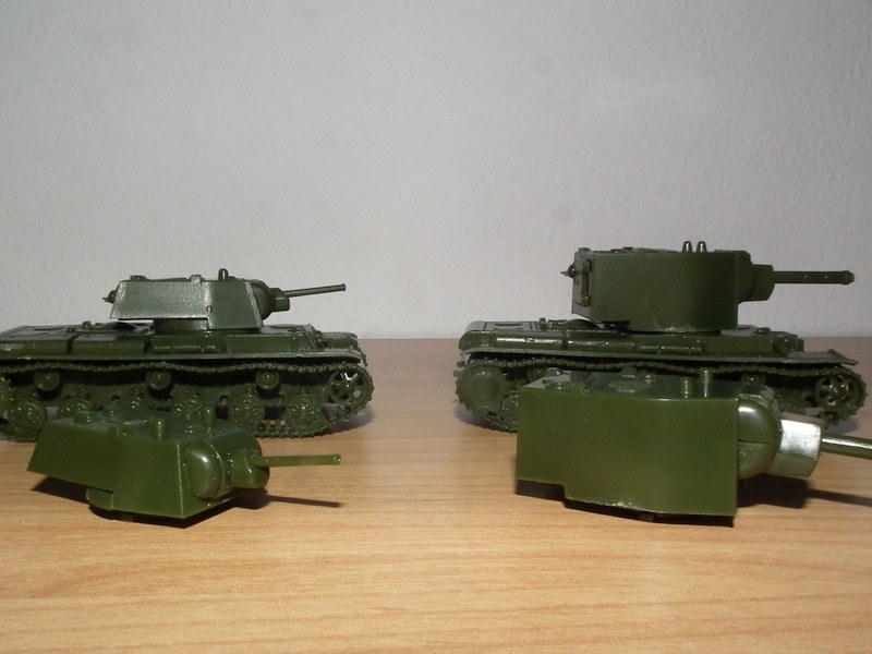 Pegasus Hobbies - KV-1 (M1940) & KV-2 Soviet Heavy Tanks 