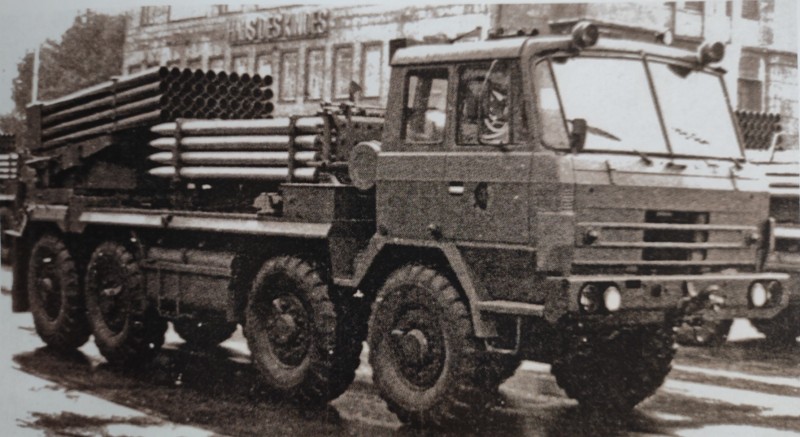 Geschosswerfer RM-70M auf Tatra 815.