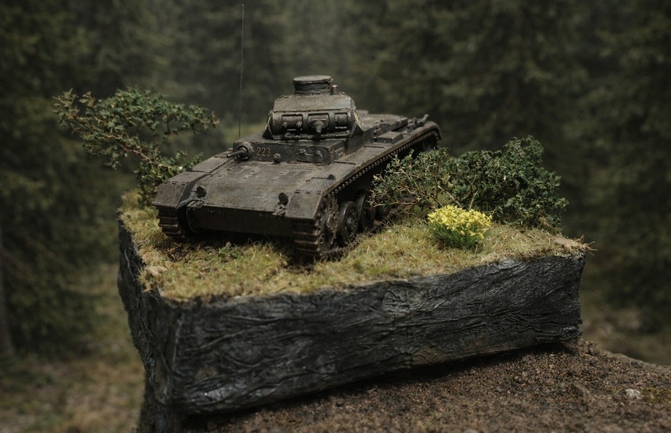 Nur leider hat er den Panzer nicht nur in den Wald verfrachtet, auch die Base schaffte es ins Bild
